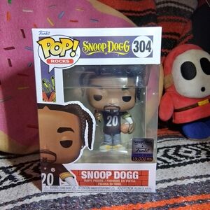 Funko Pop! Snoop Dogg Vinyl Figure - PITTSBURGH STEELERS JERSEY 15K Pieces